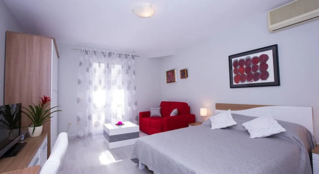 Апартаменты Sunflower Apartment