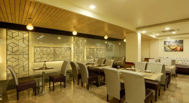 Hotel Omega - Gurgaon Central, Забронировать Отель Бизнес-отели Гургаон, 4* 5*