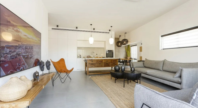 Апартаменты AirTLV-Bazel Apartment With Balcony