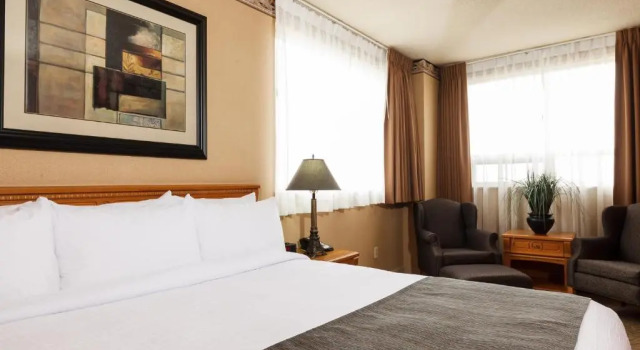 Люкс Business The Glenmore Inn & Convention Centre