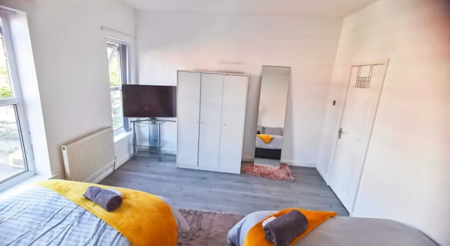 Charming 4-bed House in Manchester, Забронировать Дом для отпуска Отели Манчестера с парковкой, Парковка