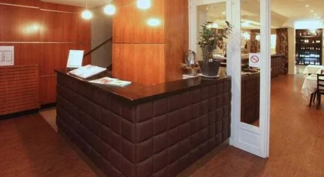Hotel Restaurant du Centre et du Lauragais, Забронировать Отель Кастельнодари Canal du Midi