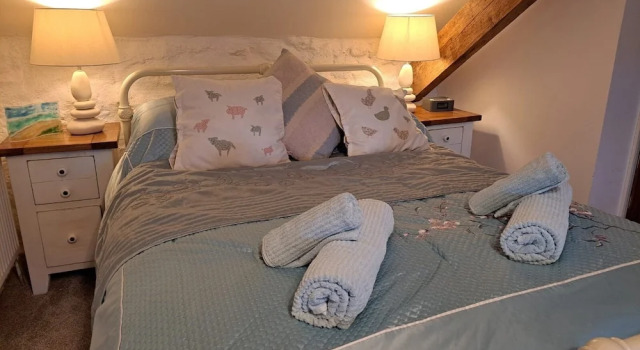 Idlewild Animal Sanctuary Farmhouse Stay - Charity, Забронировать Отель Отели Сноудония с парковкой, Парковка