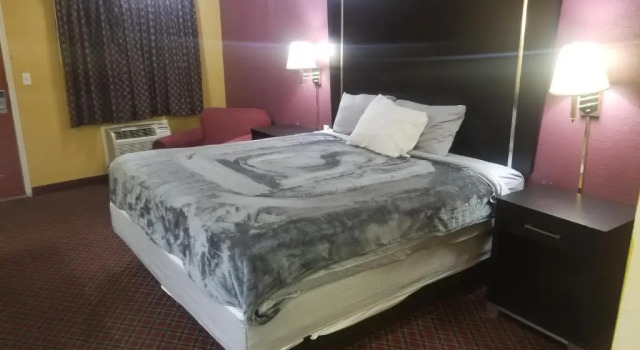 Апартаменты OSU King Bed AC WI-FI Coffee Private Hotel Unit 111 Booking