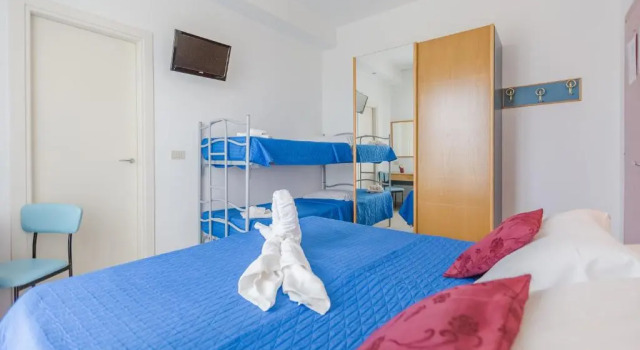 Четырёхместный номер Classic Hotel Eiffel