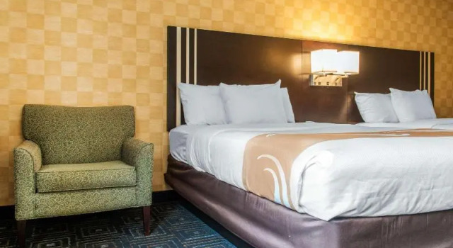 Четырёхместный номер Standard с балконом Quality Inn & Suites Mall of America - MSP Airport