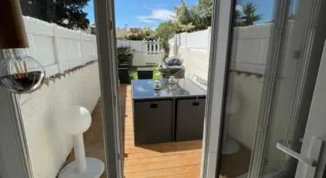 studio rez de jardin a 900 m de la plage, Забронировать Отель Агд Canal du Midi