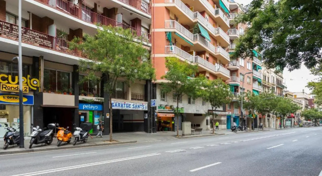 Spacious 4 Bedroom Apartment Fira BCN & Camp Nou