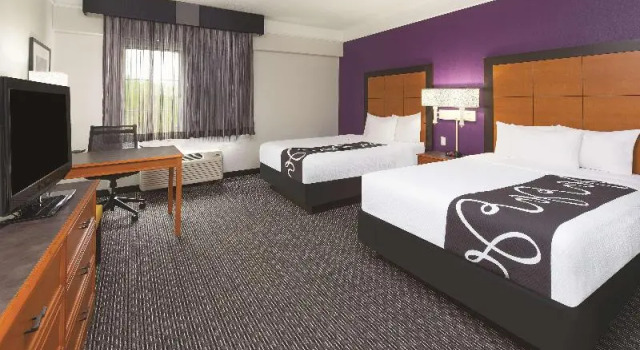 Люкс с 2 комнатами La Quinta by Wyndham Miami Airport East