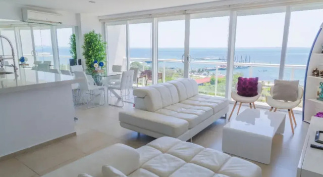MARINA Beachfront 2 BDR- Amazing Oceanview, Rezervasyon Otel Cancún 