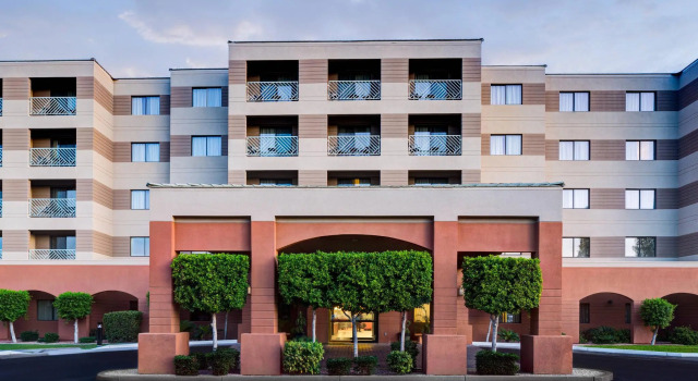 Courtyard by Marriott Scottsdale Old Town, Забронировать Отель Отели Скотсдейл с бассейном, рядом с HavenHealth of Scottsdale, Бассейн