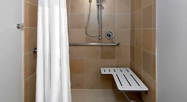 Двухместный люкс with Roll In Shower Mobility Accessible c 1 комнатой Embassy Suites Dallas - Park Central Area