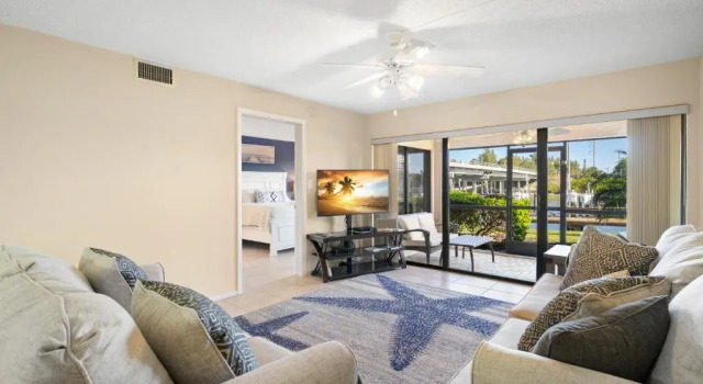 Villa on Point Brittany 5, 2 Bedroom, Pool, Near Beach, WiFi, Sleeps 4, Book Villa St. Petersburg Pinellas County
