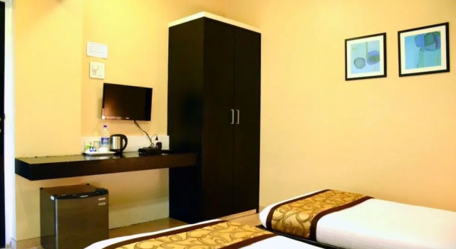 OYO 6002 Avezeekaa Corporate Residency, Забронировать Отель Отели Aundh с парковкой, Парковка
