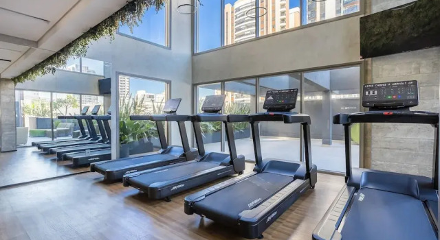 Studio w/ Balcony and 290m From the Subway Oln1702, Забронировать Апартаменты/квартира Апартаменты Сан-Пауло, рядом с Праса да Авроре, Апартаменты/квартира