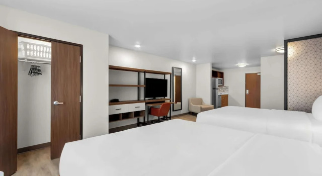 Люкс Everhome Suites Glendale Sports Entertainment District
