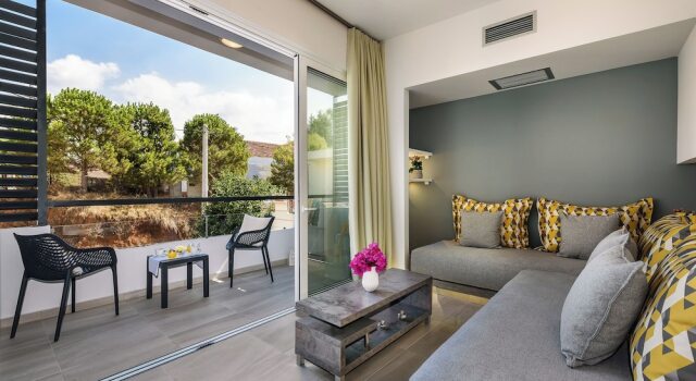 Апартаменты Standard Solar Apartments by Amara Living