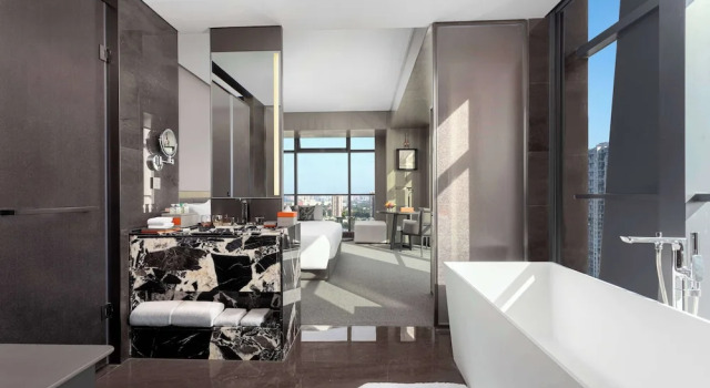 Двухместный номер Grand с видом на озеро Wyndham Grand Chengdu East