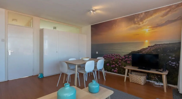 Апартаменты Romantic Coastal Retreat With Scenic Balcony