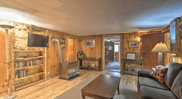 Коттедж Rustic Frederic Cabin Near Cross-country Skiing!