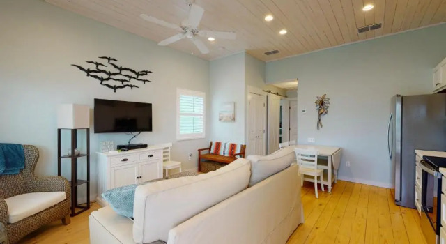 ESB02 Cozy cottage, Close to beach, Shared Pool