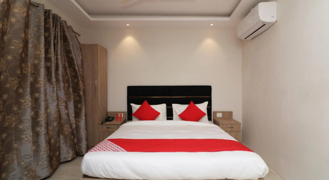 OYO 79226 Hotel Roy Residency