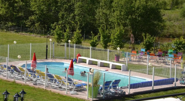 Natuurcamping Les fruits du Passau, Book Hotel Hoteller i Allier med pool, Swimmingpool