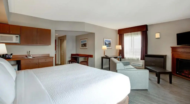 Люкс Days Inn & Suites by Wyndham Collingwood