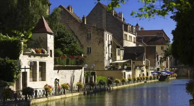 COLLEGIALE PROCHE CENTRE VILLE Home-One
