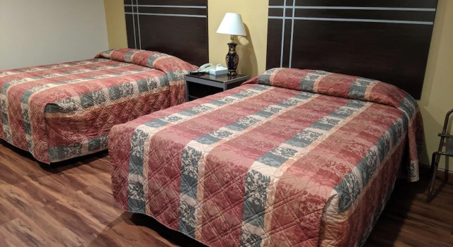 Четырёхместный номер Standard Colonial Inn Hammond