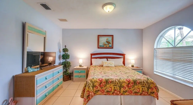 2 Mi to Beach: Naples Home w/ Pool!, Book Feriehus North Naples Florida