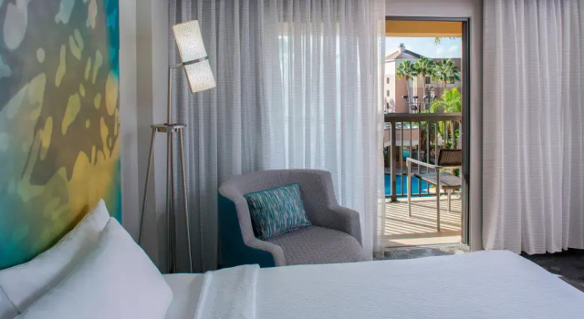 Двухместный номер Standard с балконом и с видом на бассейн Courtyard, Lake Buena Vista, Orlando Marriott Village