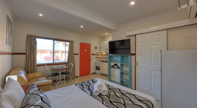 Апартаменты Executive Across Country Motor Inn