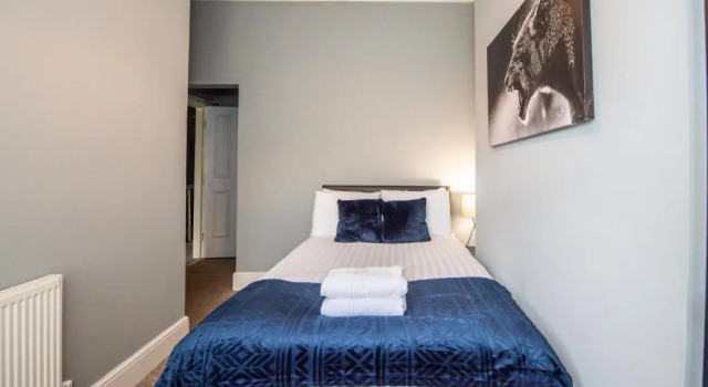 Large Contractor & Worker House - Free Parking - by ComfyWorkers