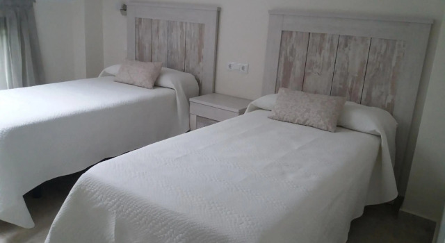 Apartamentos La Pradera de Isla, Rezerwuj Apartament Hotele w Kantabria z parkingiem, Parking