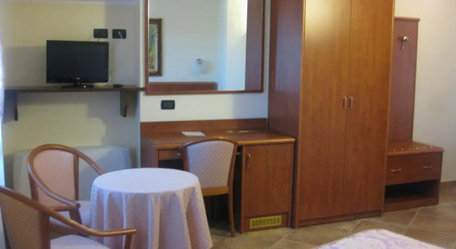 Albergo Giardino, Забронировать Отель Саннадзаро-де-Бургонди Ломбардия