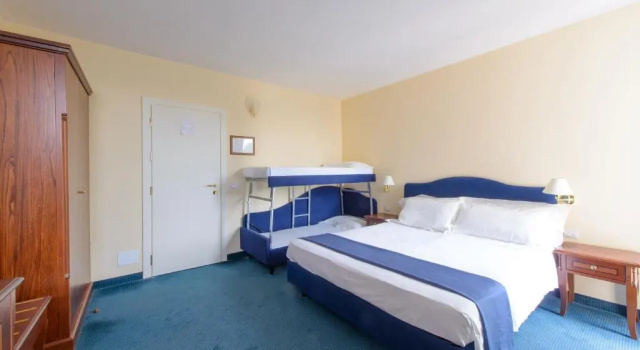 Четырёхместный номер Economy Palace Hotel Domus Mea Riccione