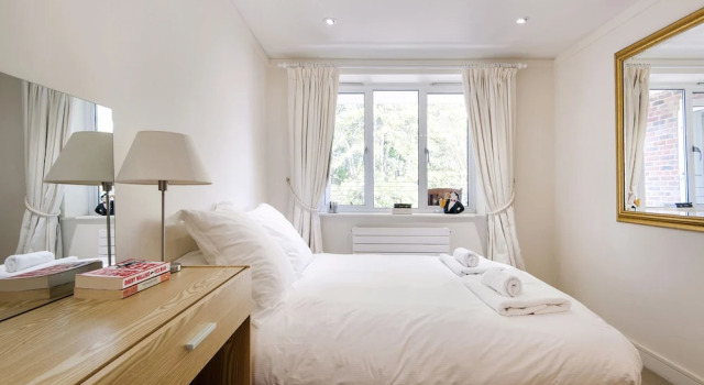 Prestigious Putney home by the River Thames