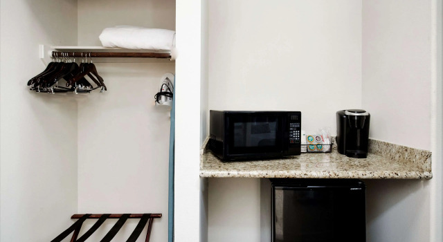 Четырёхместный номер Standard Best Western Sugarland Inn
