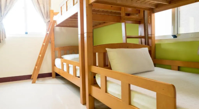 Кровать в общем номере (мужской номер) 17years old coffee hostel