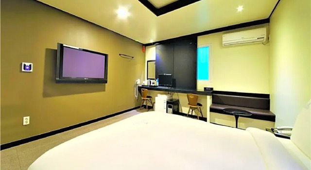 Run of House Elysee Hotel