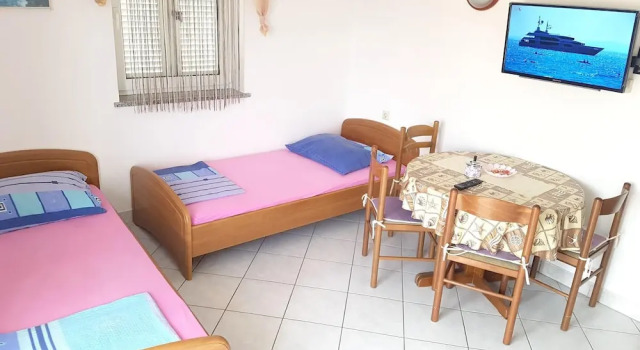 Apartment With one Bedroom in Pag, With Wonderful sea View, Enclosed Garden and Wifi - 100 m From the Beach