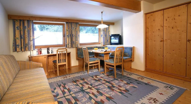 Pension Apart Garni Sonderbichlhof, Rezerwuj Hotel Fuegenberg Fügen