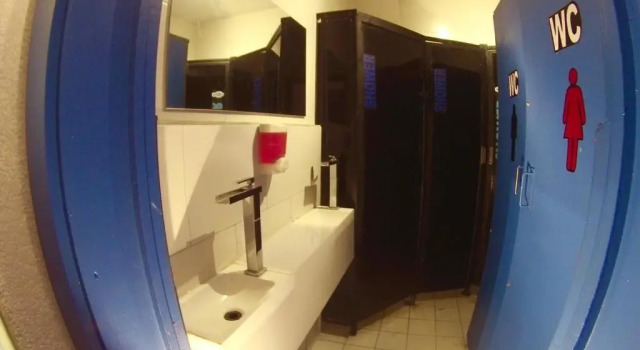 Кровать в общем номере Roomies Hostel Roma
