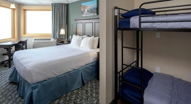Двухместный семейный номер Standard с видом на окрестности Park Point Marina Inn