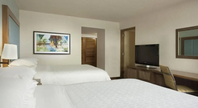 Четырёхместный номер Deluxe с видом на город Hotel Rumbao, a Tribute Portfolio Hotel