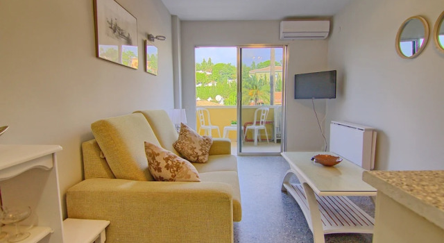 Апартаменты c 1 комнатой с балконом Cabopino Apartament