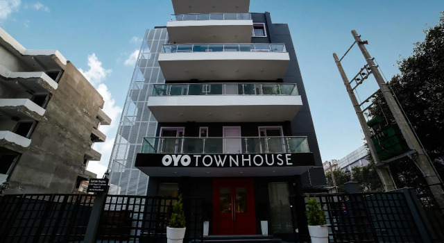 OYO Townhouse 068 Sohna Road 2, Забронировать Отель Гургаон 