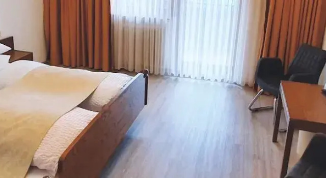 Hotel Saresma Garni