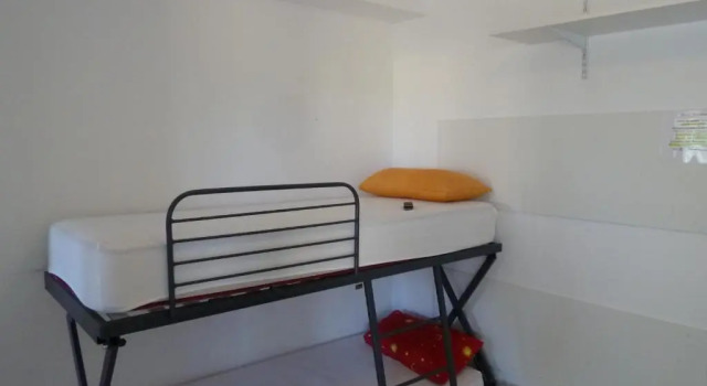 Кровать в общем номере Hostal Moratinos